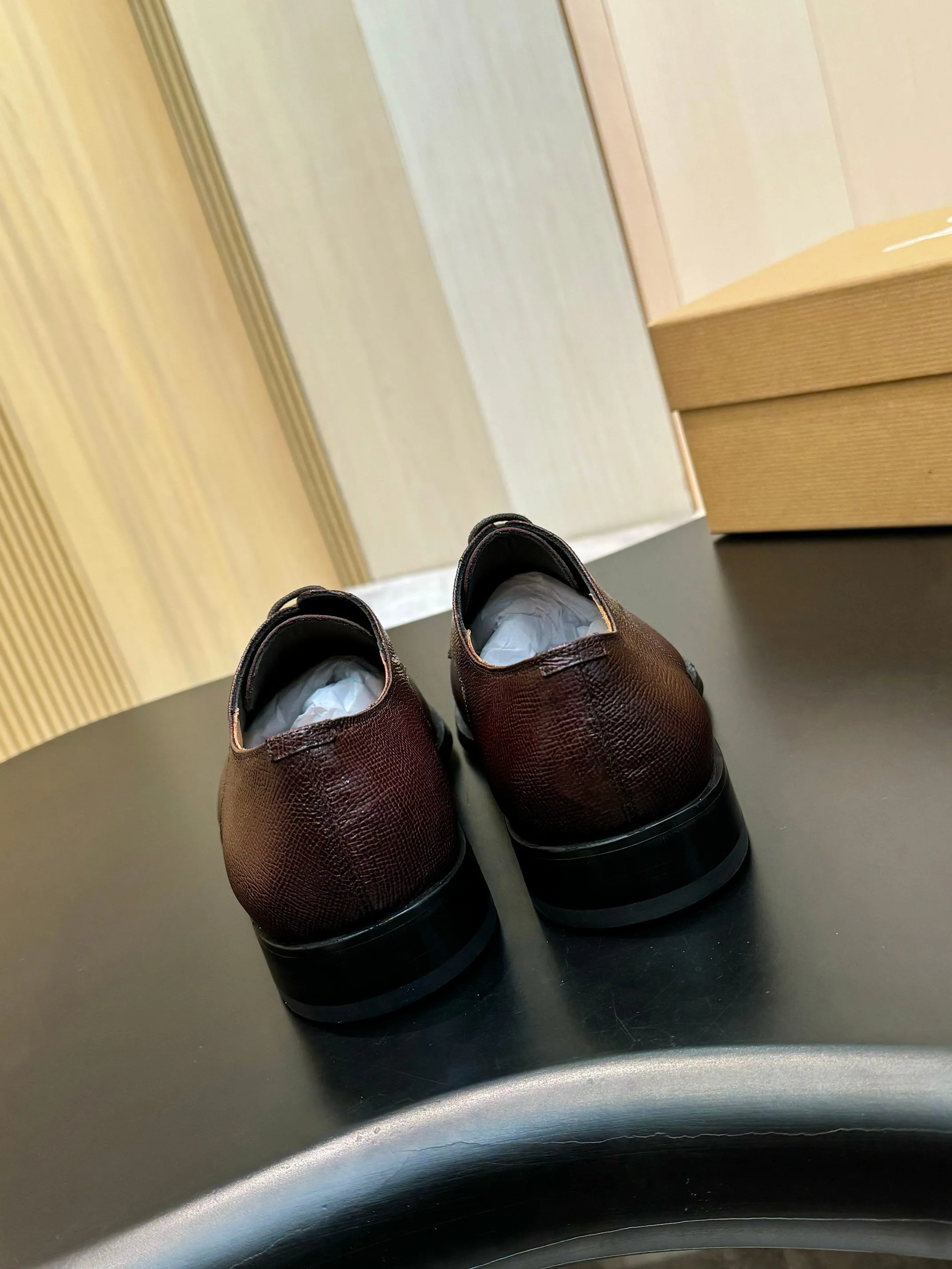 [CL red sole shoes] Top P: 1020💰 Size 39-44 (⚠️38.45.46.47 custom-made, non-returnable and non-exchangeable) 🆑High-end men's business formal leather shoes, original authentic top quality goods ••✅💯 Top original order purchasing agent! Original imported patterned cowhide ➕Imported cowhide lining ➕Cowhide feet ➕Original leather outsole~🉑️Feel free to compare the authentic ones!